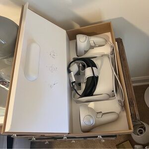 Oculus Quest 2 VR Headset